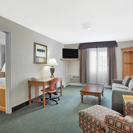 Baymont By Wyndham Essex Burlington Area Hotel Exterior photo