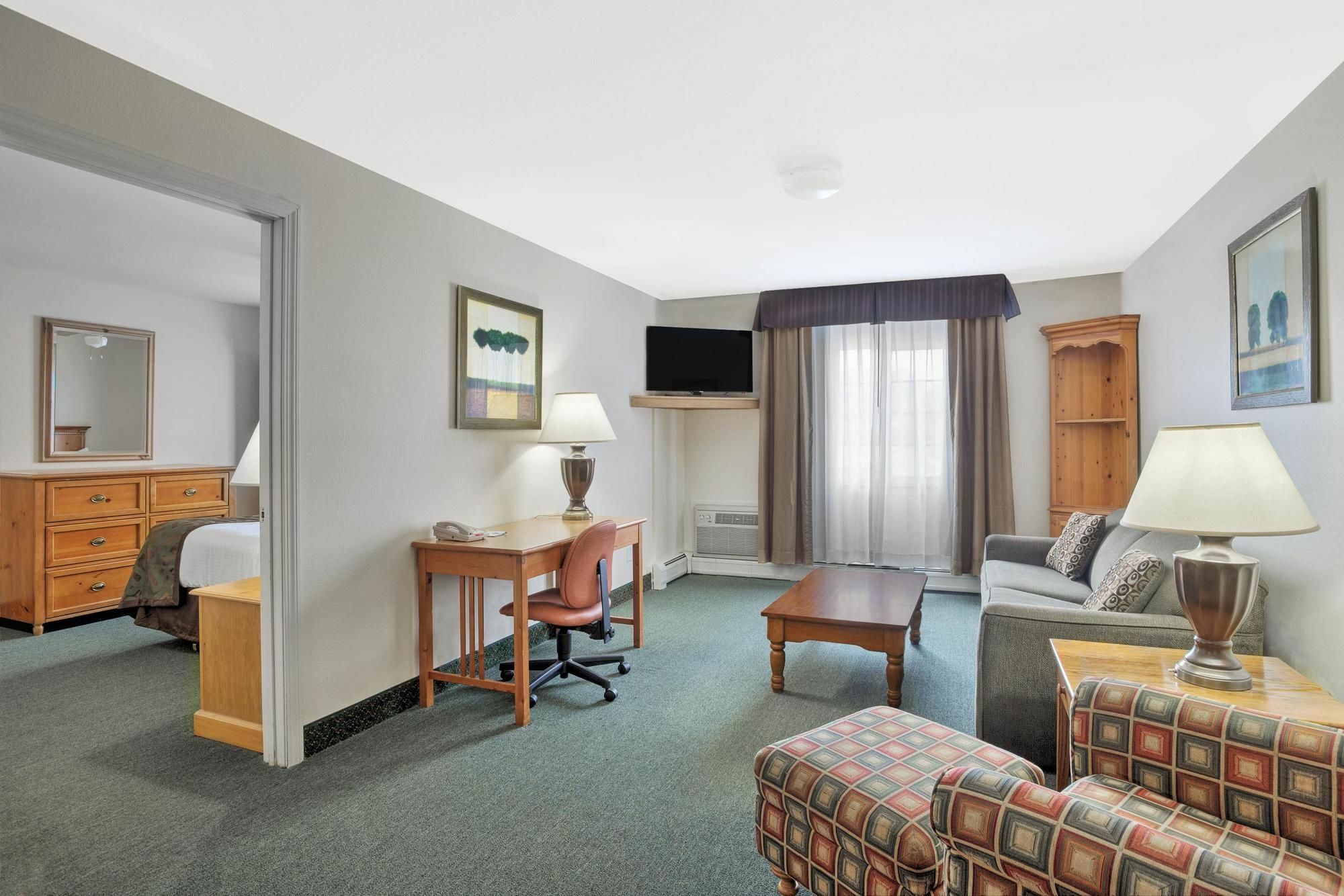 Baymont By Wyndham Essex Burlington Area Hotel Exterior photo
