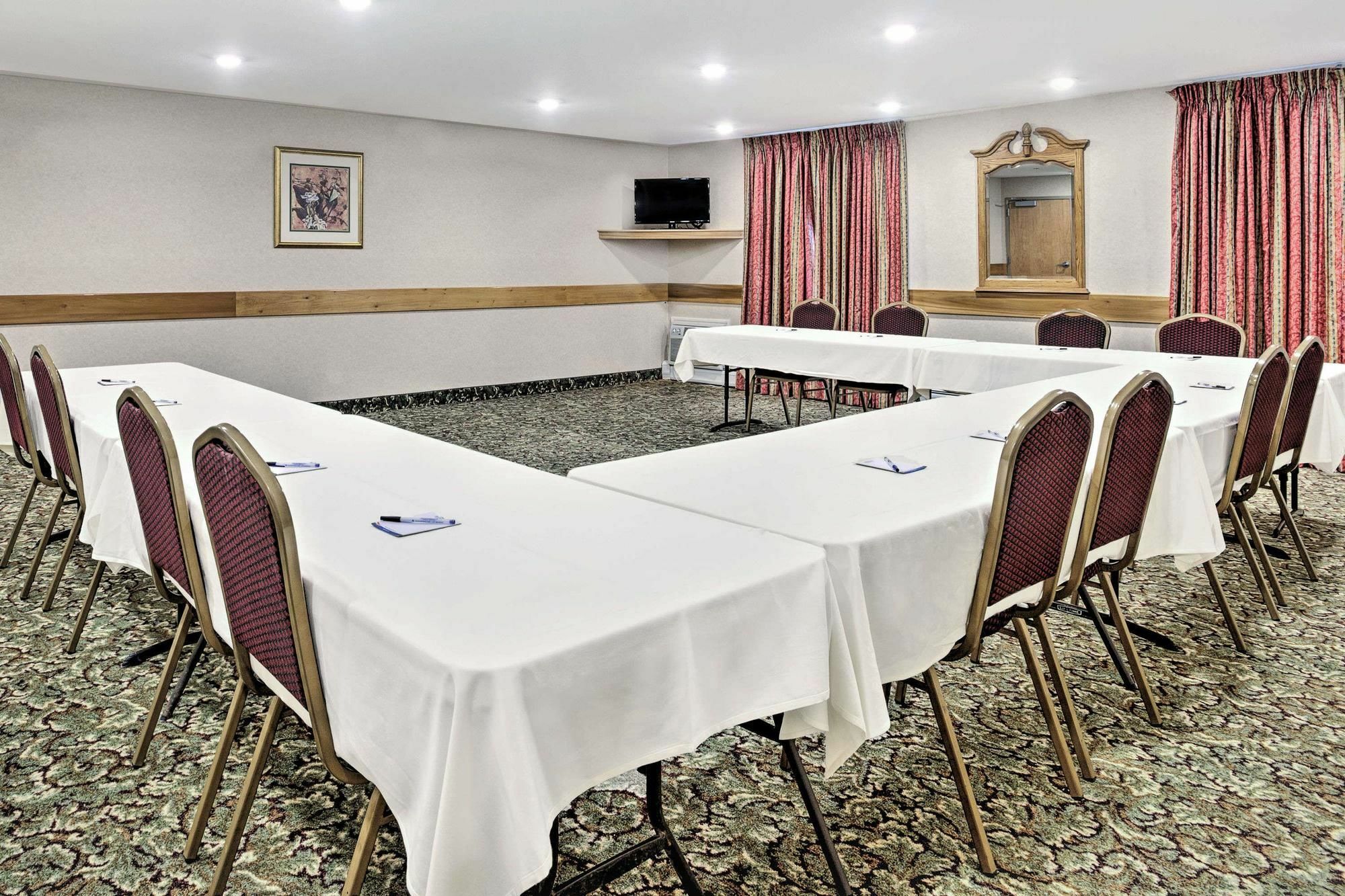 Baymont By Wyndham Essex Burlington Area Hotel Exterior photo