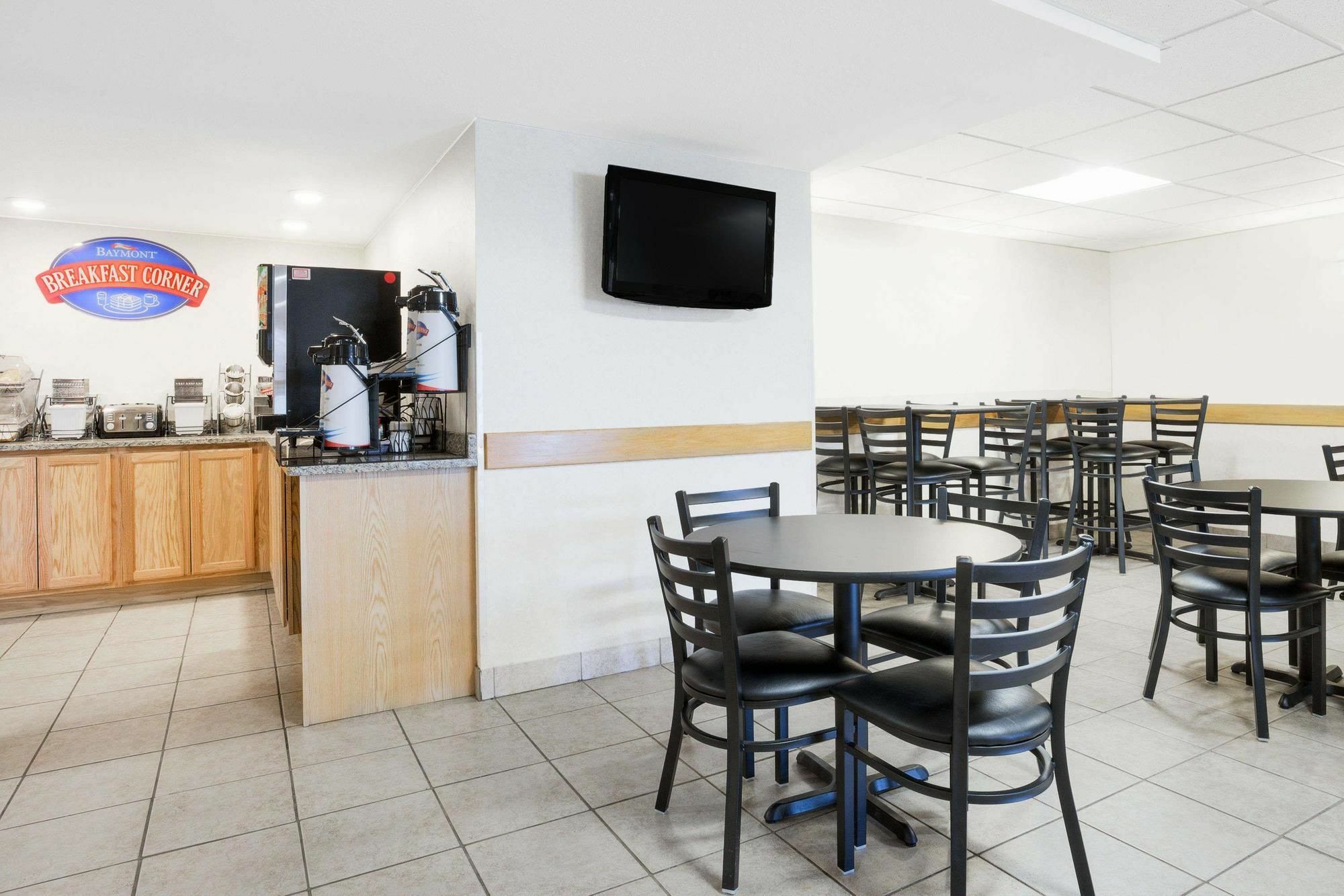 Baymont By Wyndham Essex Burlington Area Hotel Exterior photo