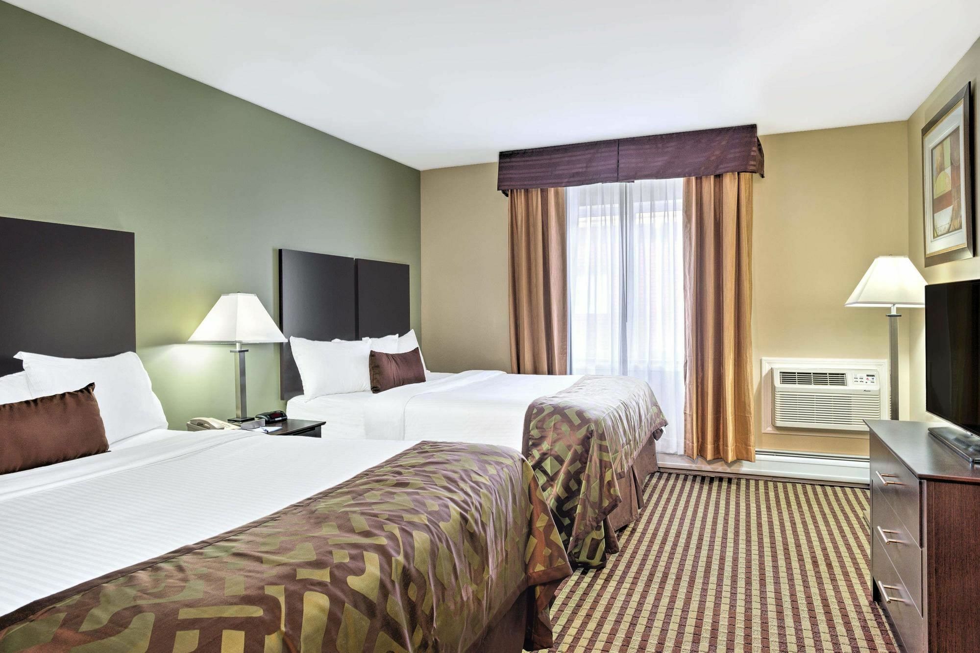 Baymont By Wyndham Essex Burlington Area Hotel Exterior photo