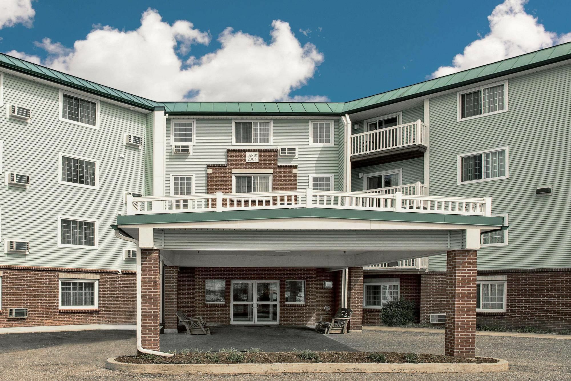 Baymont By Wyndham Essex Burlington Area Hotel Exterior photo