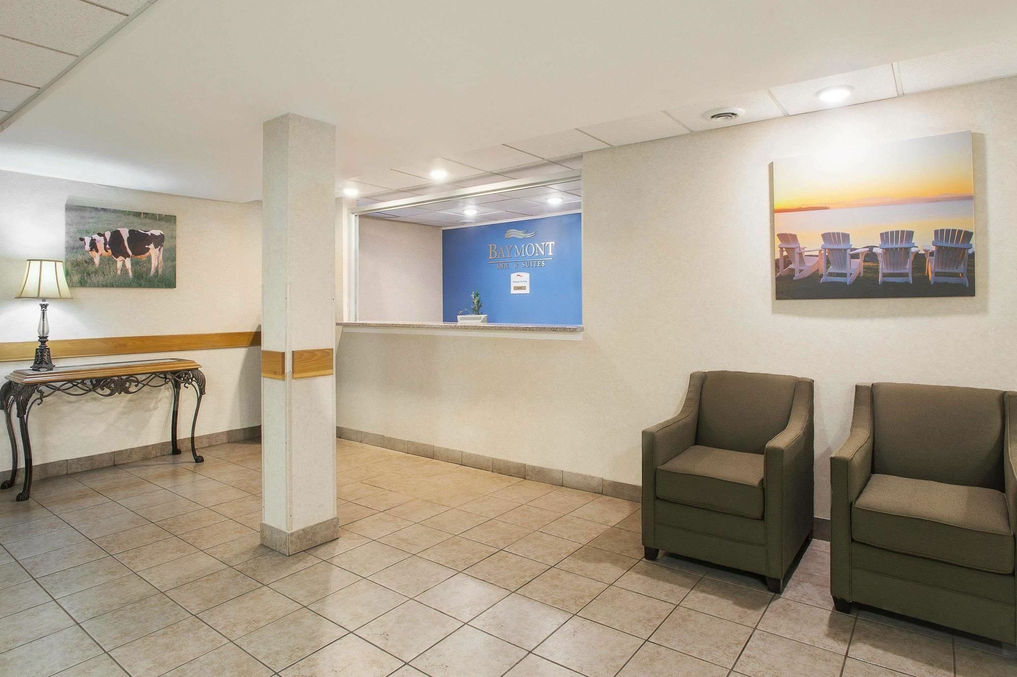 Baymont By Wyndham Essex Burlington Area Hotel Exterior photo