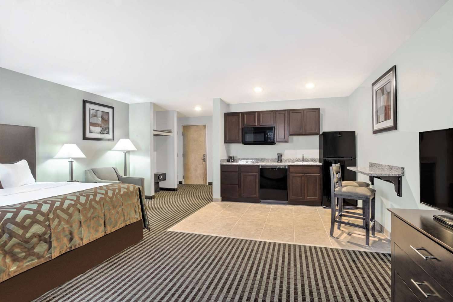 Baymont By Wyndham Essex Burlington Area Hotel Exterior photo